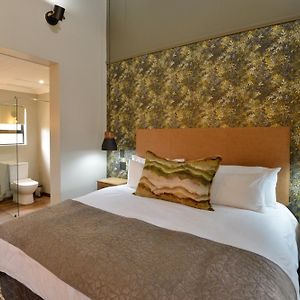 Deluxe Double Room Shower